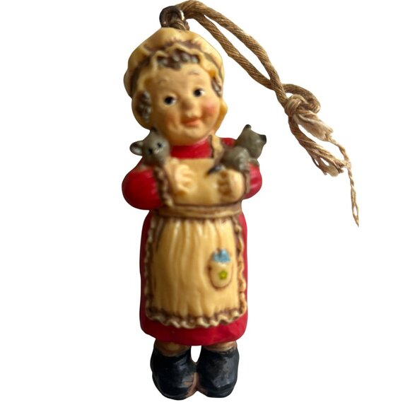 Vintage Hallmark Grandma Ornament Holding Kittens With Twine Hanging Loop - Picture 3 of 4